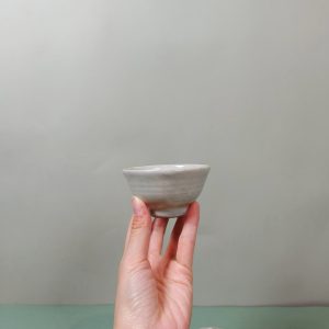 小茶杯 [白釉陶土]