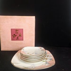 保谷.花水木 [1大盘5小盘][套] [全新/盒装] Hoya “Hanamizuki” [1 Large Plate + 5 Small Plates] [Set] [Brand New / Boxed]