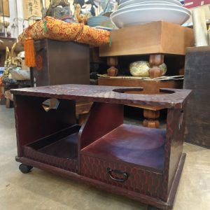 小茶几 [木质/附轮子]Small Coffee Table [Wooden / Comes with Wheels]