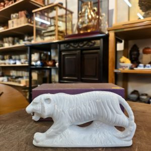 小摆件 [白瓷老虎][全新/盒装] Small Ornament [White Porcelain Tiger][Brand new/boxed]