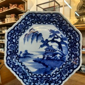 大盘 [老瓷] [染付手绘][微小瑕疵，便宜出售] [附送立盘支架]Large Plate [Vintage Porcelain] [Blue-and-White Hand-Painted][Minor flaws, discounted] [Comes with plate stand]