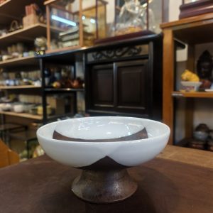 高脚大碗 [白釉陶土] Large Footed Bowl [White-glazed Earthenware]