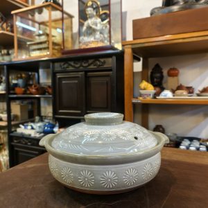 中型砂锅 [三岛烧] [耐高温][略微用过痕迹，便宜出出售] Medium Clay Pot [Mishima Ware] [Heat-Resistant][Slight Signs of Use, Selling at a Lower Price] 