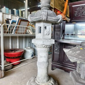 石灯 [石头制] Stone Lantern [Stone]