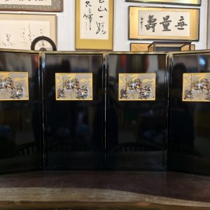 屏风 [漆木/刺绣] Folding Screen [Lacquered Wood / Embroidery]