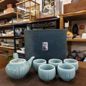 茶具组 [锅岛青瓷] [伊万里烧] [虎仙窑] [1壶5杯][全新/盒装] Tea Set [Nabeshima Celadon] [Imari Ware] [Kosen Kiln] [1 Pot + 5 Cups][Brand New / Boxed] 