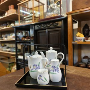 酱油仟 [瓷器] [2壶1罐1皿] [套] [全新/盒装] Soy Sauce Set [Porcelain] [2 Pots, 1 Container, 1 Dish] [Set] [Brand New / Boxed] 