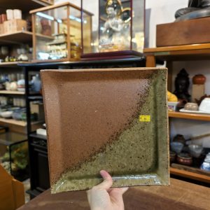 单盘 [绿釉粗陶] Plate [Green Glaze, Coarse Pottery]