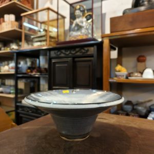 花器 [白釉陶土] Vase [White Glazed Earthenware]