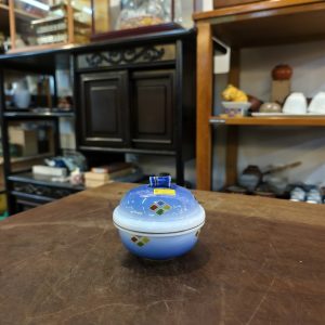 盖物 [瓷器] Covered Bowl [Porcelain]