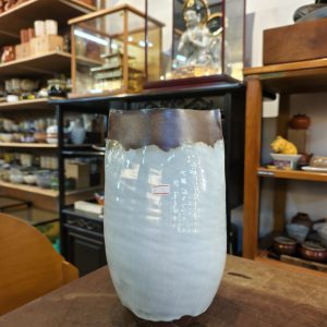 花瓶 [白釉陶] Vase [White Glazed Pottery]