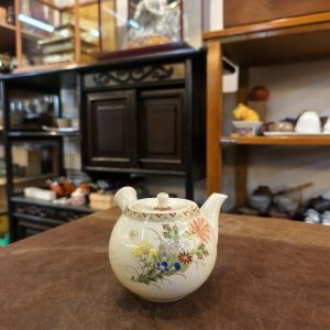 茶壶 [萨摩烧] [手绘] Teapot [Satsuma Ware] [Hand-Painted]
