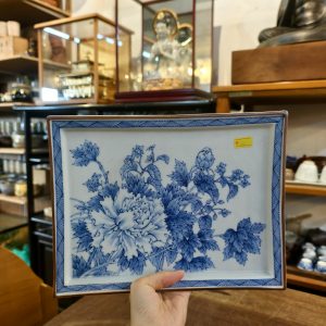 方皿 [手绘瓷器] Square Plate [Hand-Painted Porcelain]