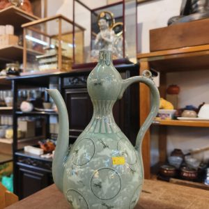 造型大酒壶 [高丽青瓷] Decorative Large Sake Bottle [Goryeo Celadon] 