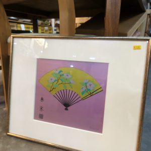 挂件 [利用钛金属经过阳极氧化处理，再借由光线干涉自然呈现出颜色] Wall Hanging [Made from titanium with an anodized finish, creating natural colors through light interference]