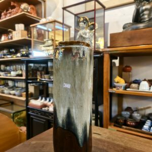 花瓶 [陶土] Vase [Earthenware]