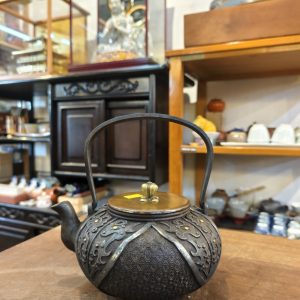 铁瓶 [京都铁瓶] [明治时代] [龍文堂] [脱蜡铸造] Iron Kettle [Kyoto Iron Kettle] [Meiji Period] [Ryubundo] [Lost-Wax Casting]