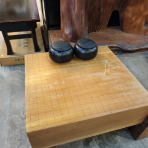 围棋棋盘 [木质] [白色棋子为蛤碁石制] [黑色棋子为智黑石制] [套] Go Board [Wooden] [White Stones: Hamaguri Shell / Black Stones: Nachiguro Stone] [Set]