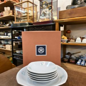 橘吉 [1大盘5小盘] [套] [全新/盒装] Tachikichi [1 Large Plate & 5 Small Plates] [Set] [New in Box] 