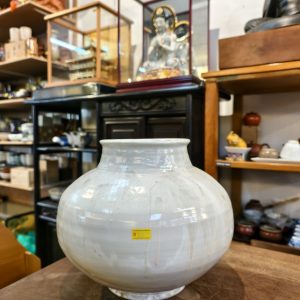 大花瓶 [白釉陶土] Large Vase [White-Glazed Ceramic]