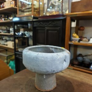 高脚花器 [白釉陶土] Pedestal Flower Vase [White-Glazed Pottery]